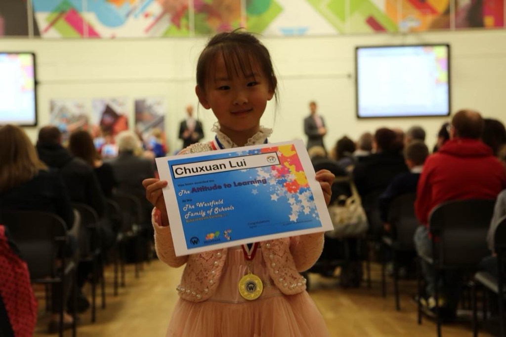 芊芊获本地区最佳学习态度奖