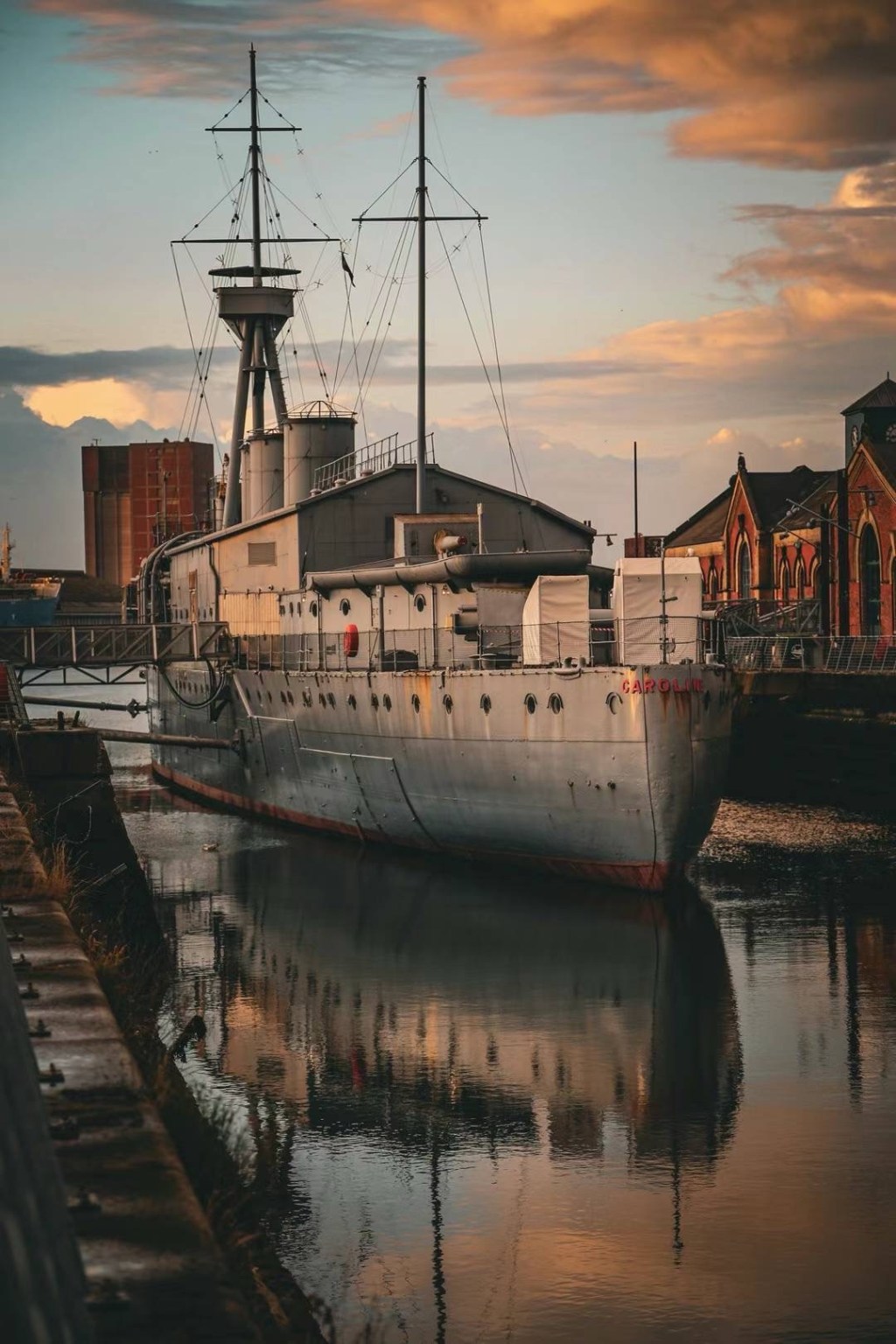 卡罗拉号轻巡洋舰