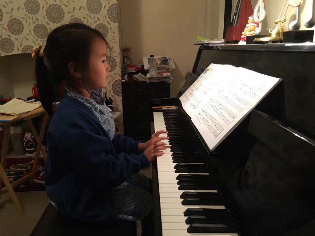 甜甜的钢琴课