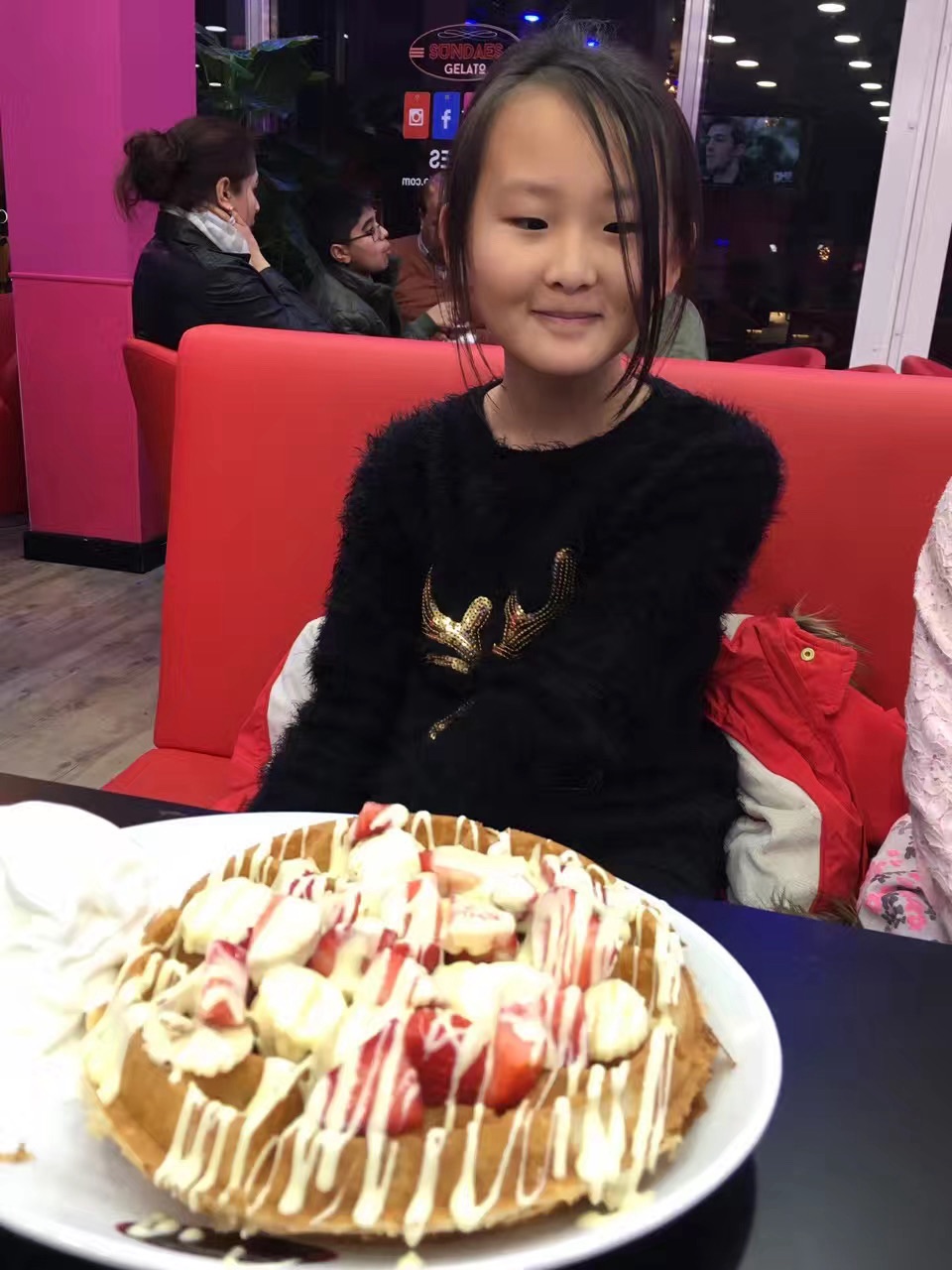 西街新开的甜品店