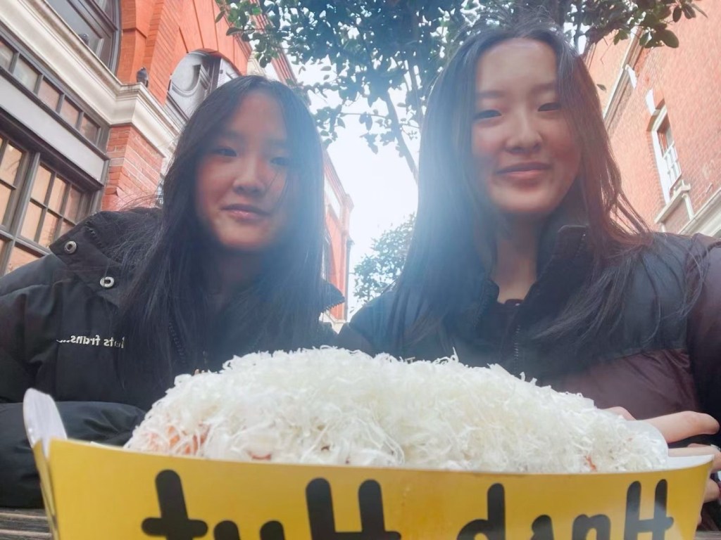 小甜甜去看望姐姐